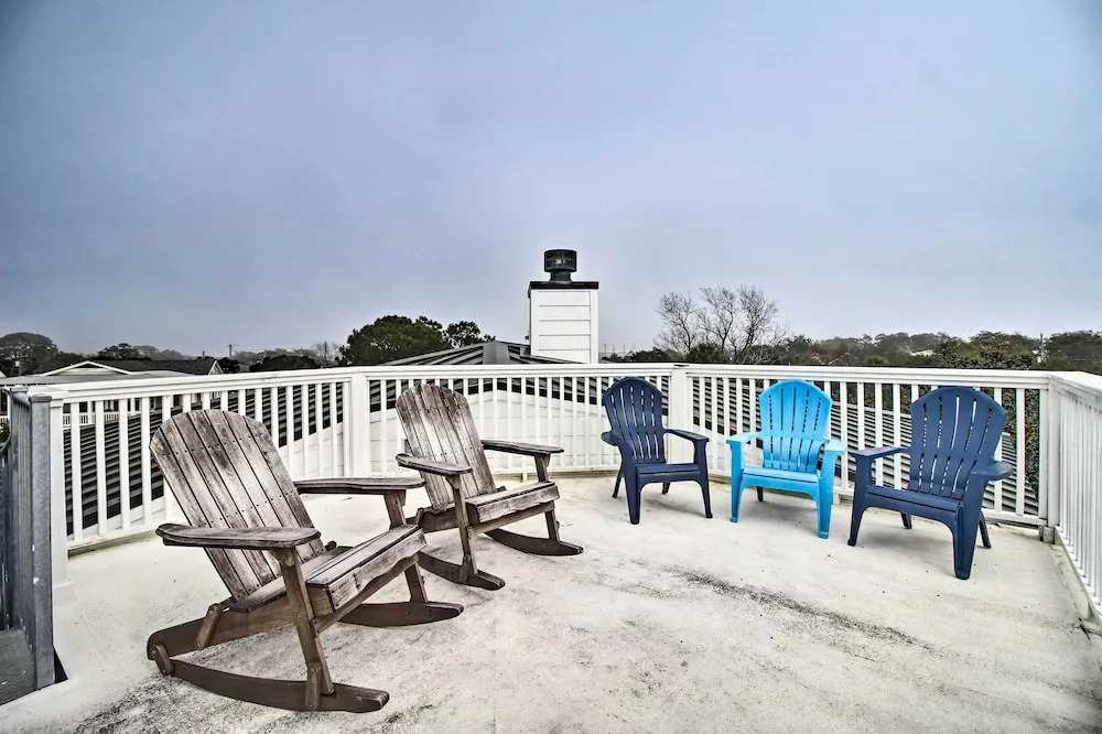 Tybee Island Home w/ Rooftop & Ocean Views!
