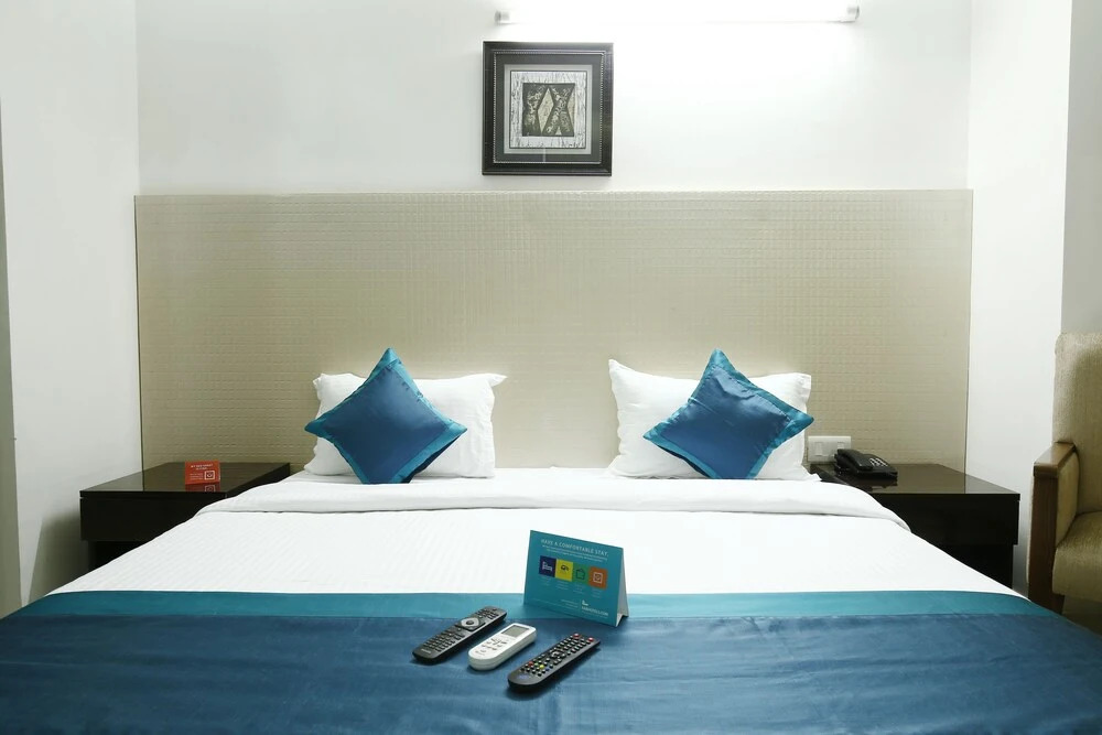 FabHotel Exotica Noida Expressway