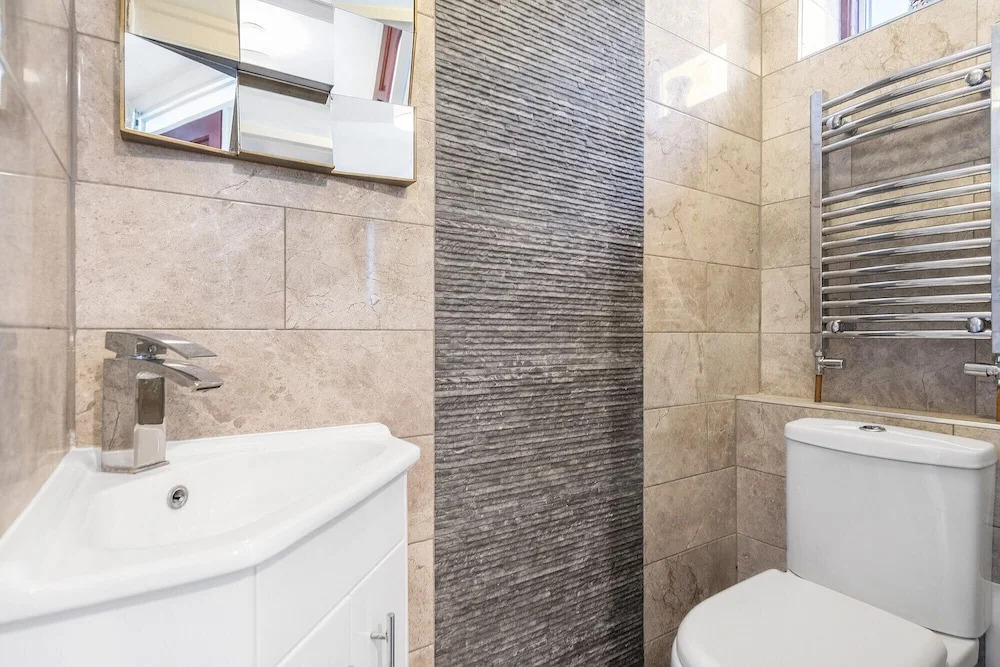 Canton Street - Deluxe Guest Room 2