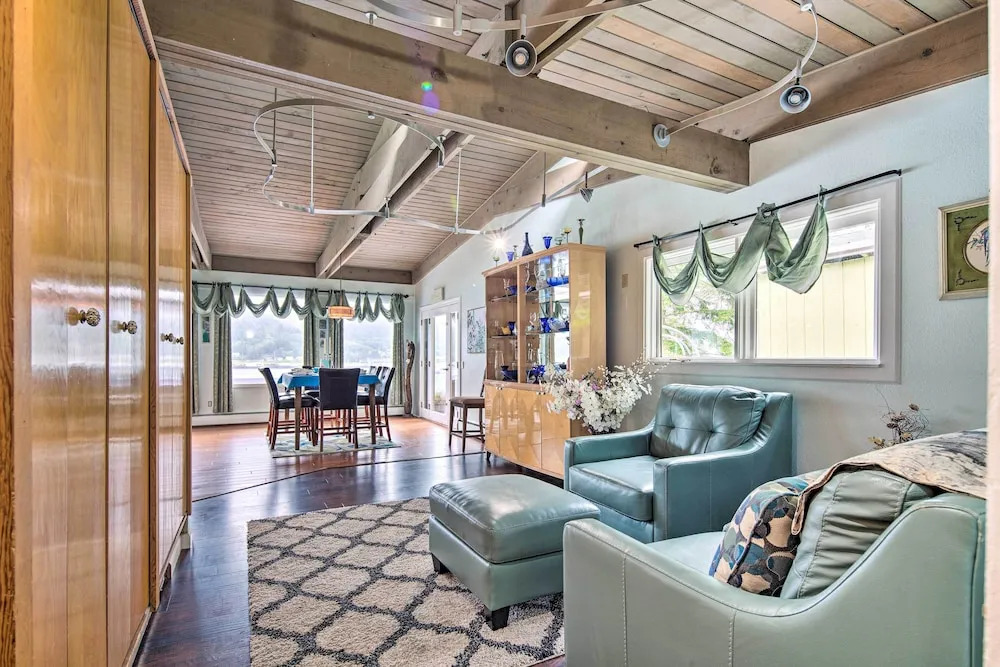 Waterfront House w/ Glacial Views - Near Downtown!