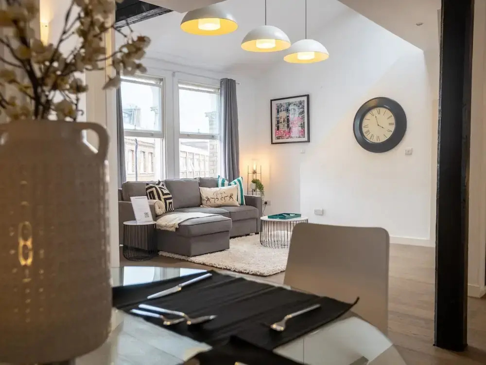 City View Three-bed Premier Apartment London