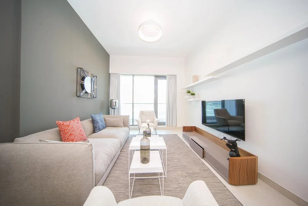 Business Bay 1BR Canal View Rooftop Pool - 360 vacation