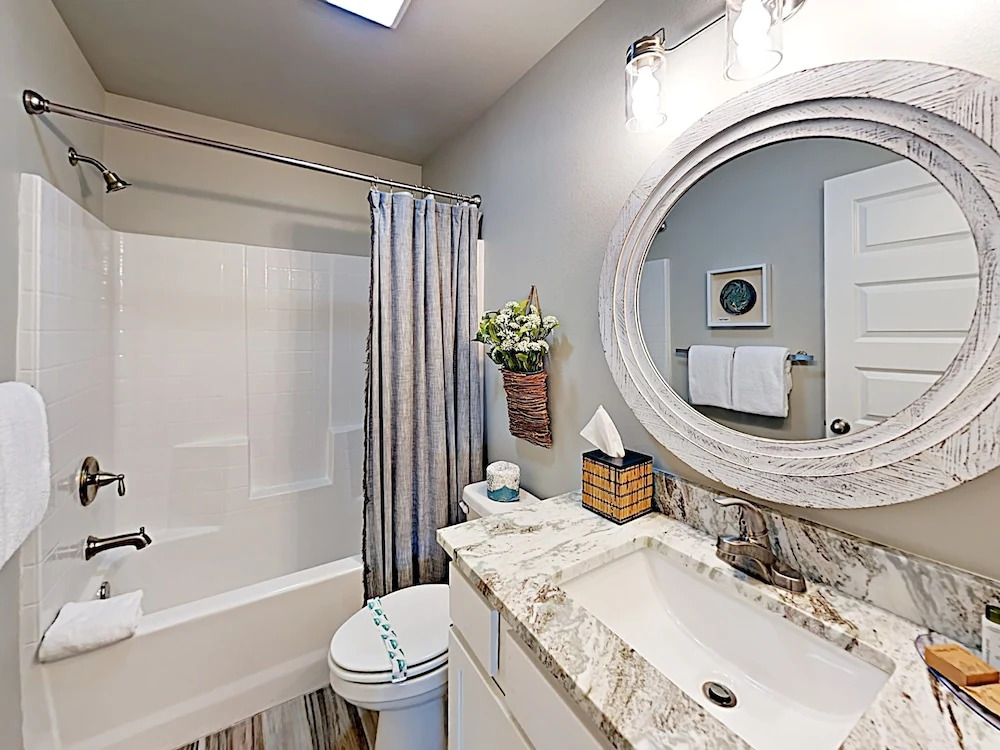 CasaTitos on Station Street - 4 Br Home