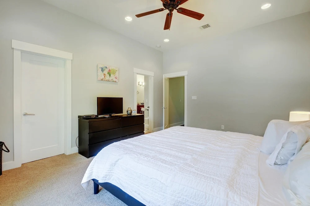 Bright and Modern Rental in Austin by RedAwning