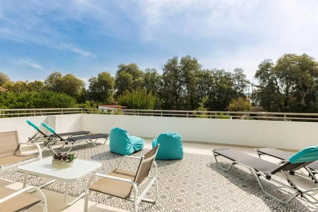 Adelhome - Sea view & walking distance to beach