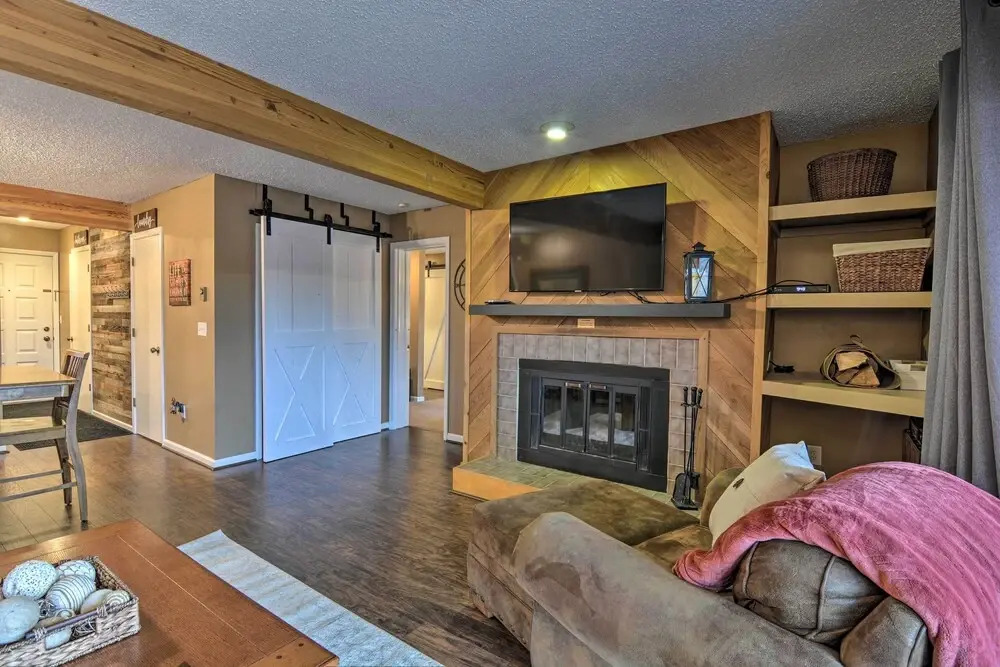 Cozy Bellaire Condo w/ Balcony - 3 Mi to Skiing