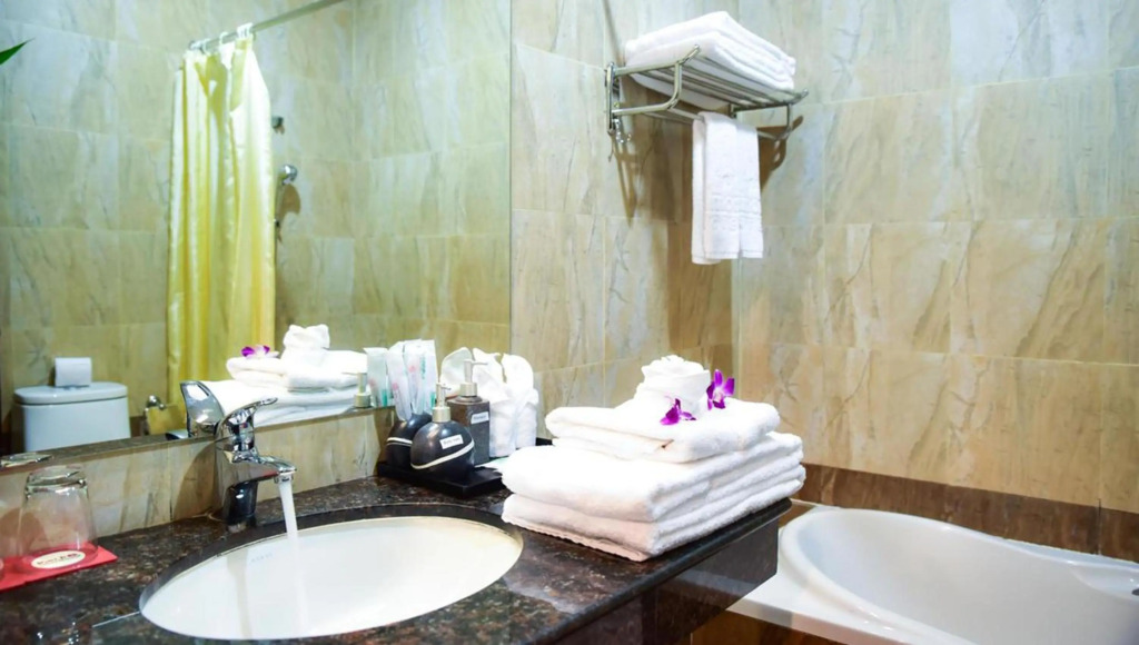 Almond Hotel Sothearos