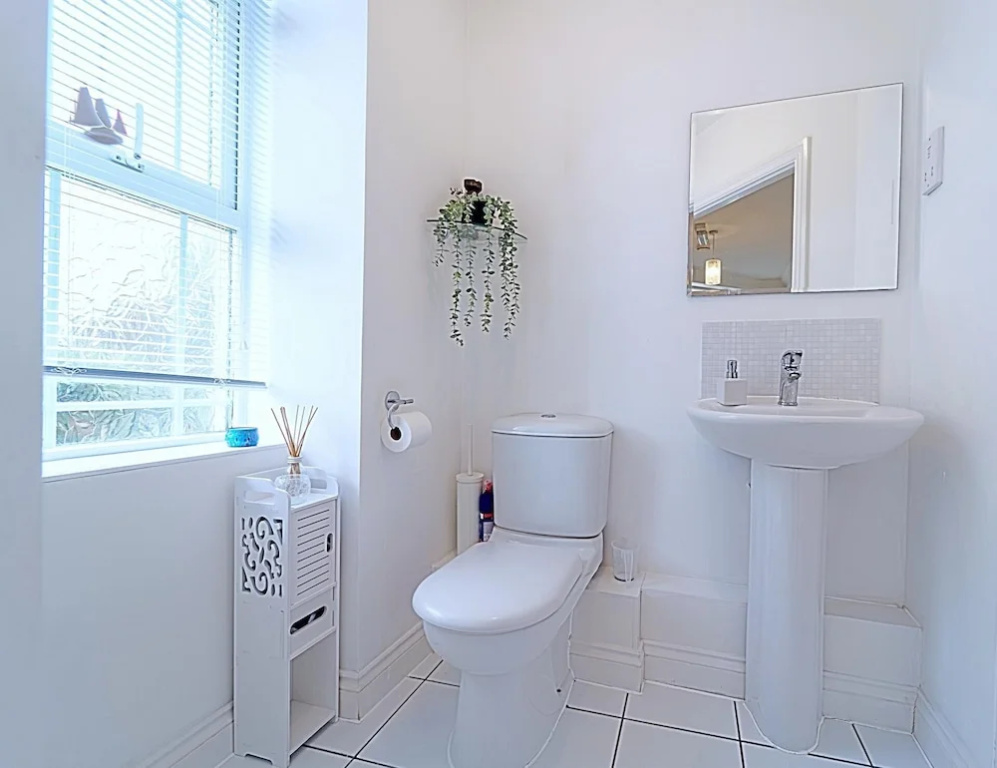 Stunning 4-bed House in Camberley