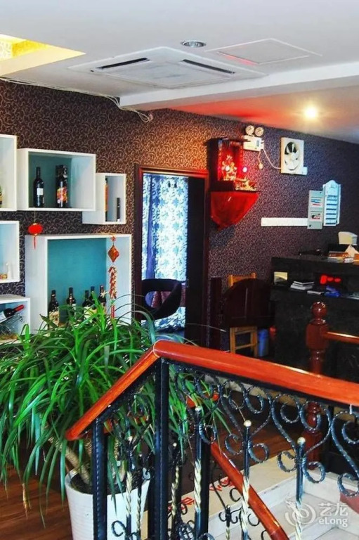 Boutique Holiday Hotel (Beihai Beibuwan Square)