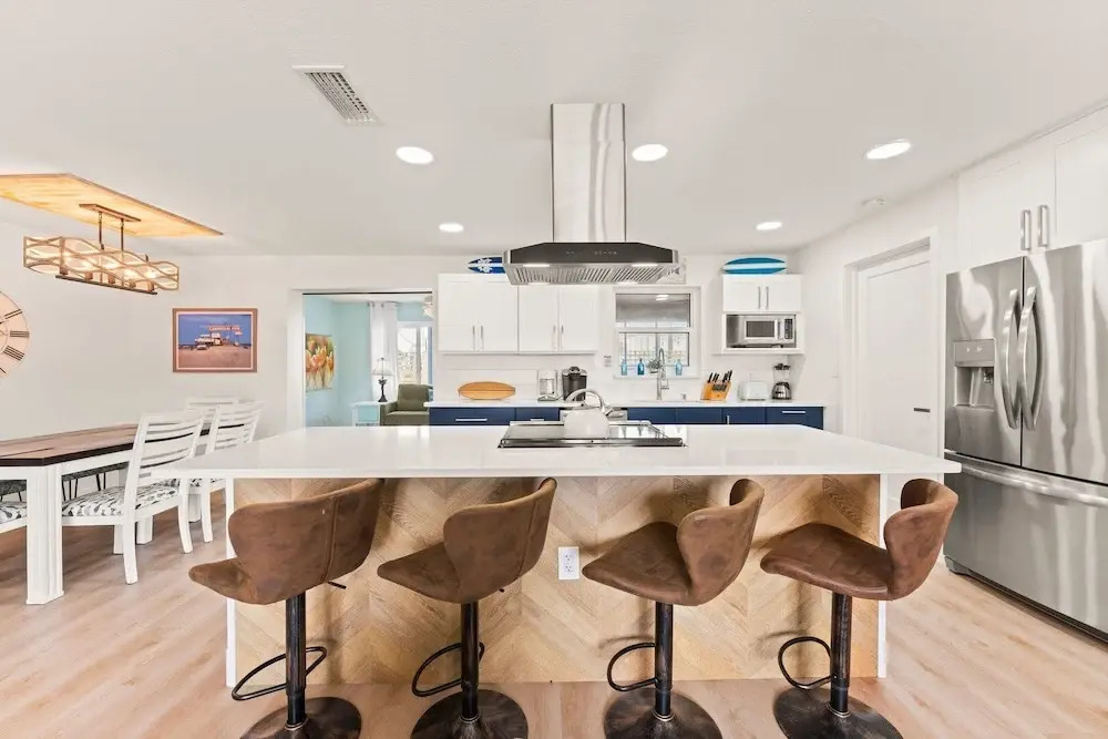 384 Harbor Drive