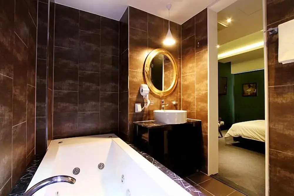 Rich Diamond Hotel