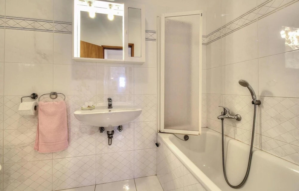 Nice Home in Zambratija With Wifi and 2 Bedrooms