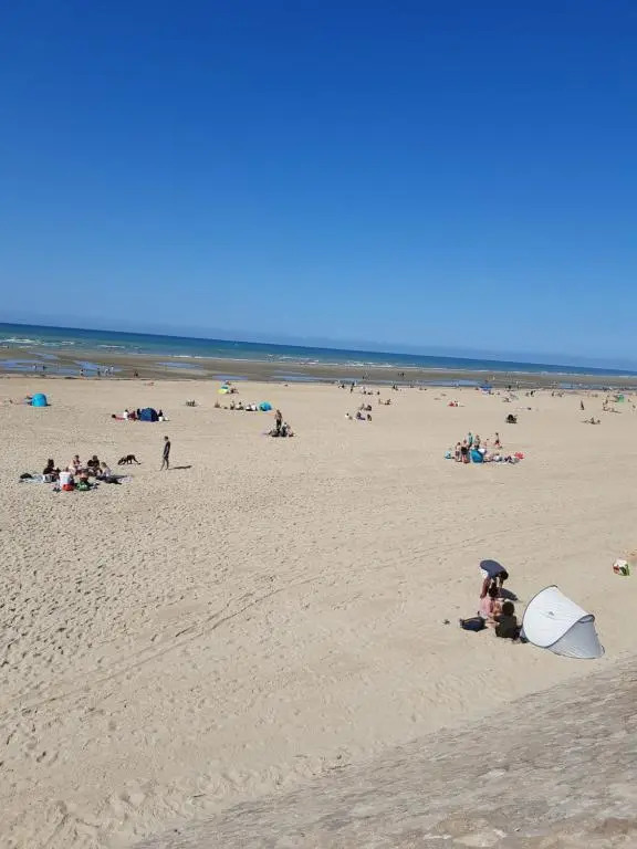 Les Obiones, Fort Mahon Plage, magnifique studio cabine 4p vue latérale mer avec balcon , parking privé gratuit, wifi, classé 2 étoiles, exposition plein sud en Baie de Somme