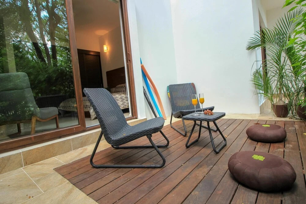 Luxurious 2 BR Condo w Sunbeds in Private Terrace Terrace Pool View Best Wi-fi