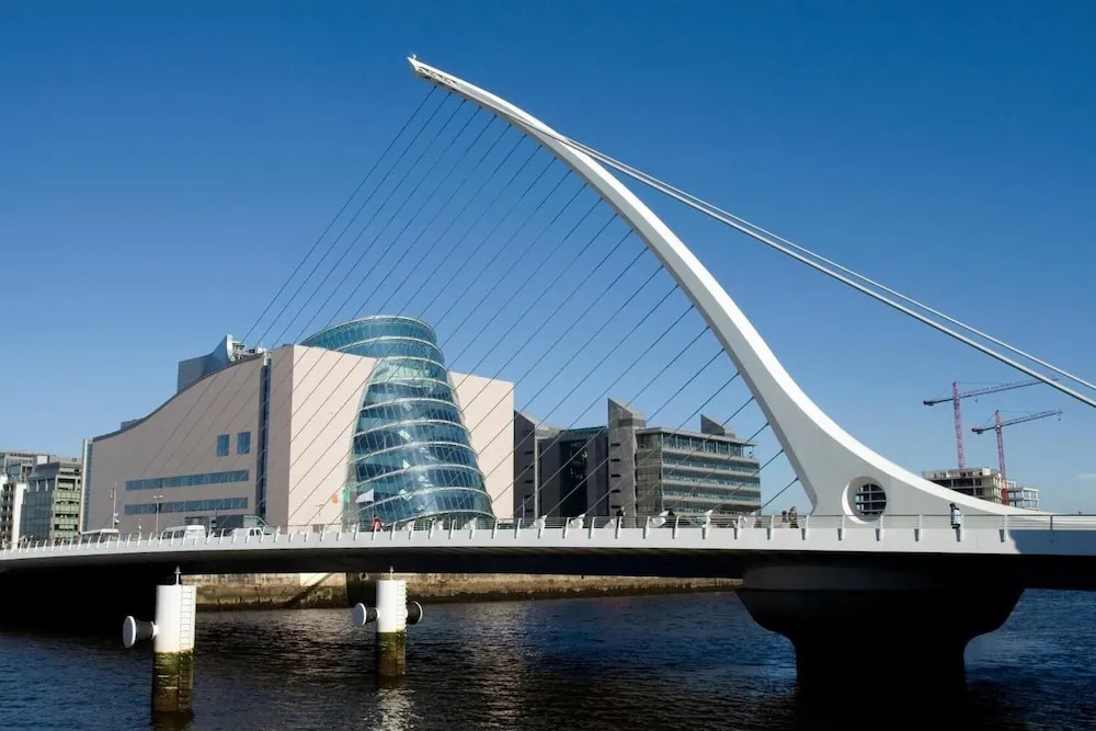 Exclusive Square View IFSC