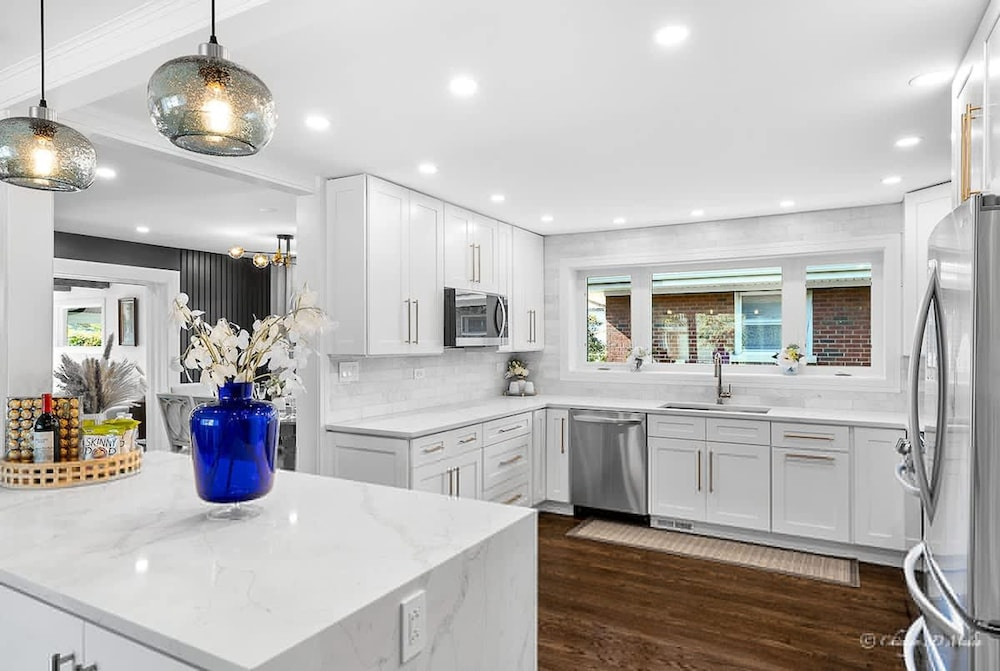 Casa 22 Luxury Modern 3BD 2BA Home in Skokie