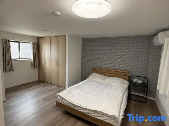 Spacious Entire House Near JR Sakuranomiya Station Up to 8 Guests Easy Access to Umeda Osaka Castle
