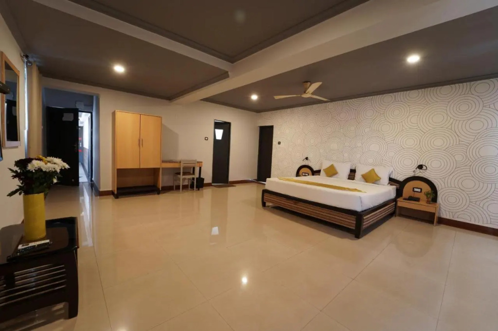 Om Shiv Hotel Formerly The Treat Hotel