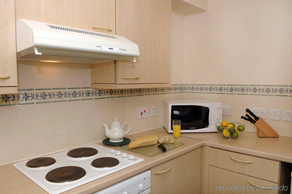 PREMIER SUITES Edinburgh Fountain Court