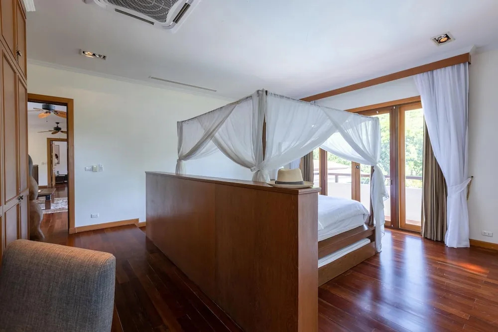 Large 6 Bed Luxury Villa on the Golf Course (PHJ)
