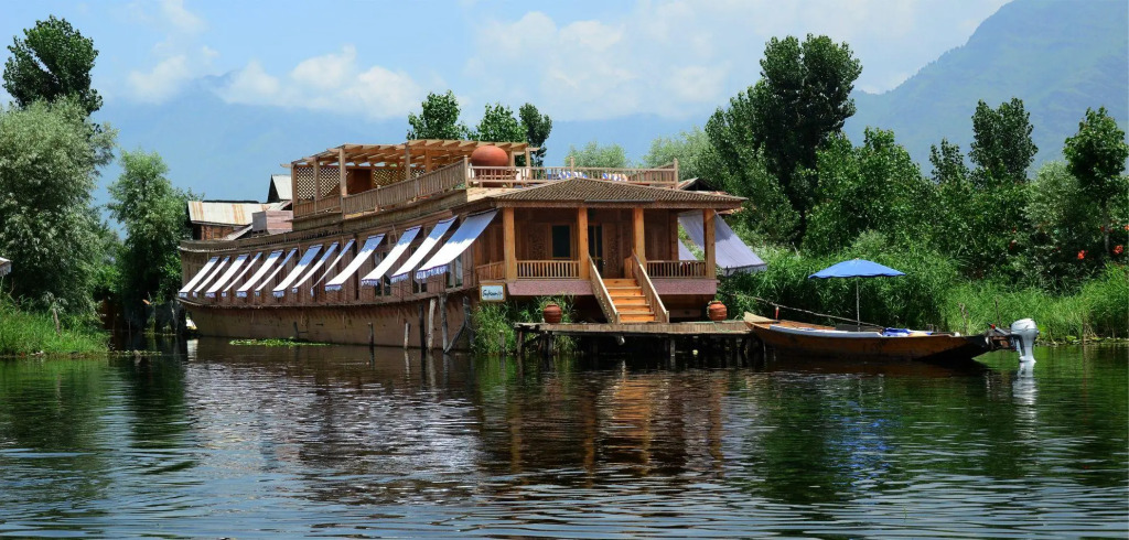 Sukoon Houseboat Kashmir