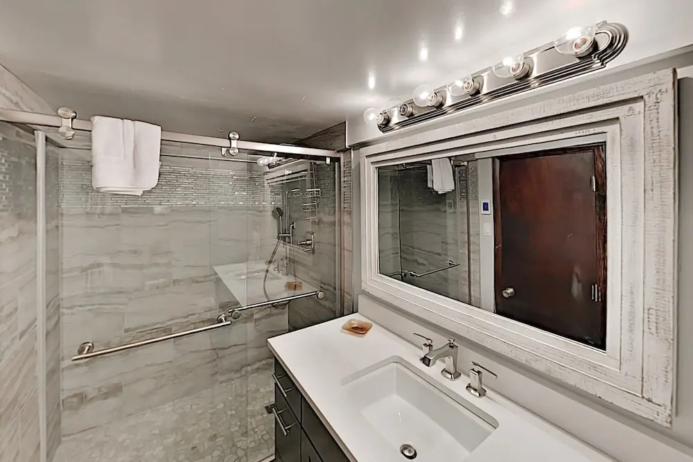 E Lionshead Condo #402 3 Bedrooms 3 Bathrooms Condo