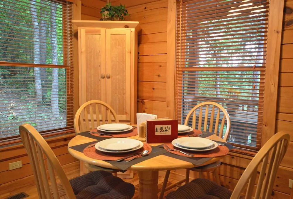 Soaring Eagle Cabin 1 Bedroom 1 Bathroom Cabin