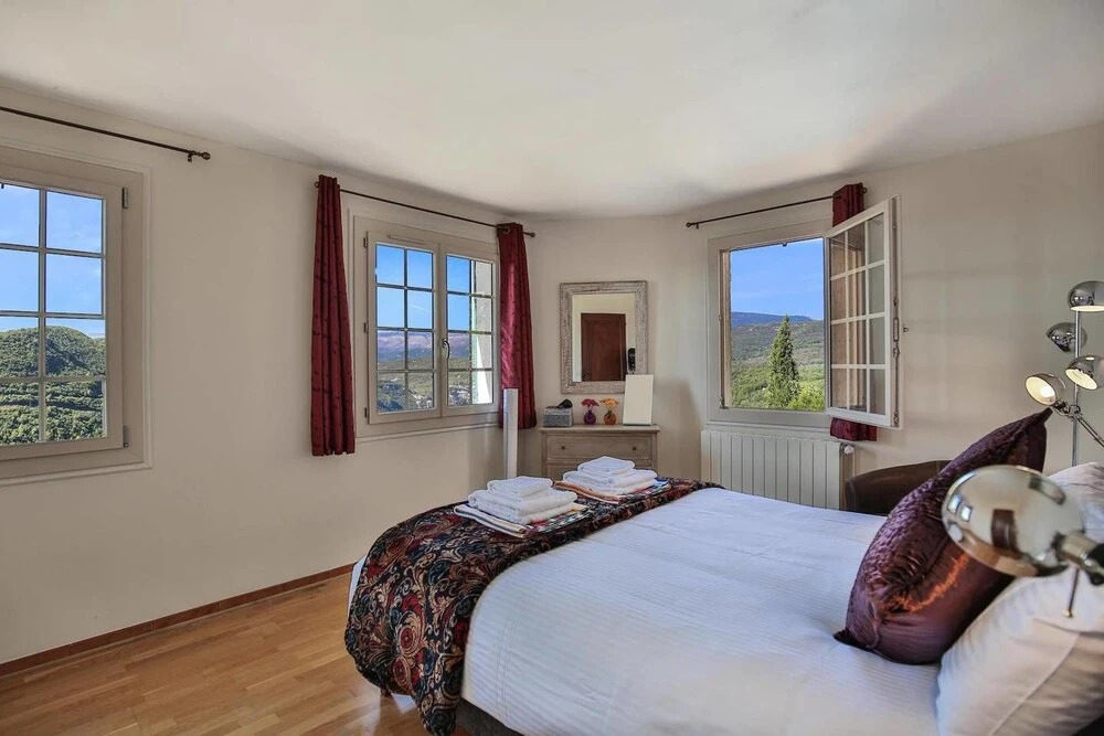 5 bed Villa in Provence With Pool, Outdoor Kitchen