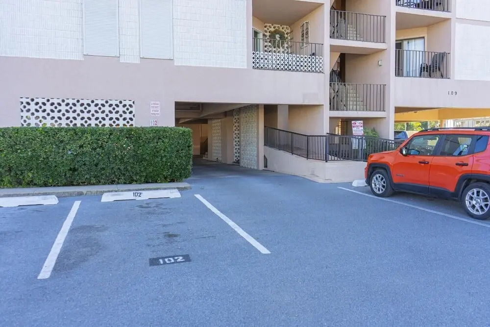 Walk to Beach - Heart of Entertainment District 1 Bedroom Home by RedAwning