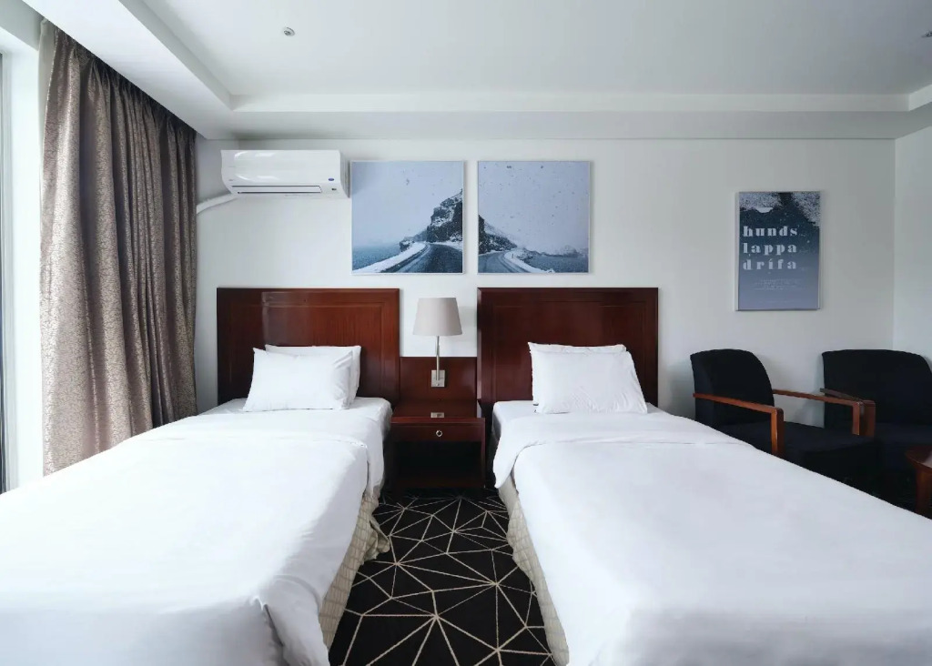 Adonis Hotel