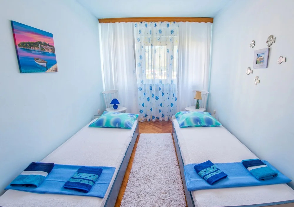 Apartment Rainbow Star