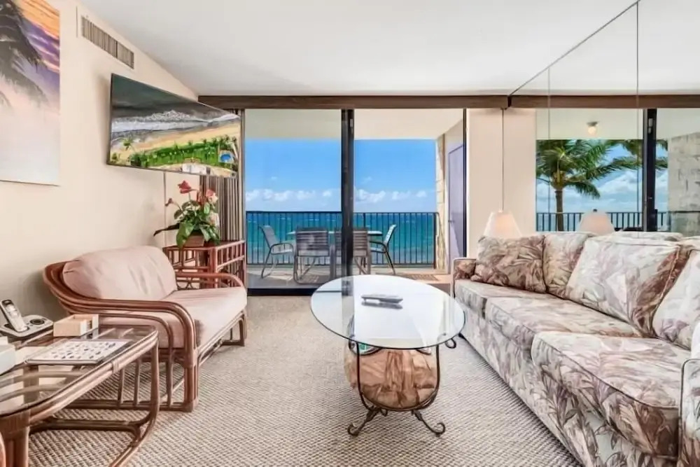 Kihei Beach, #409 2 Bedroom Condo by RedAwning