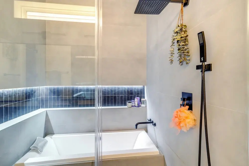 3 Mi to Dtwn: Modern Townhome w/ Yard in Houston