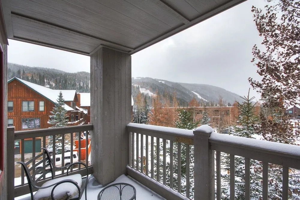 8594 Expedition Station 1 Bedroom Condo by RedAwning