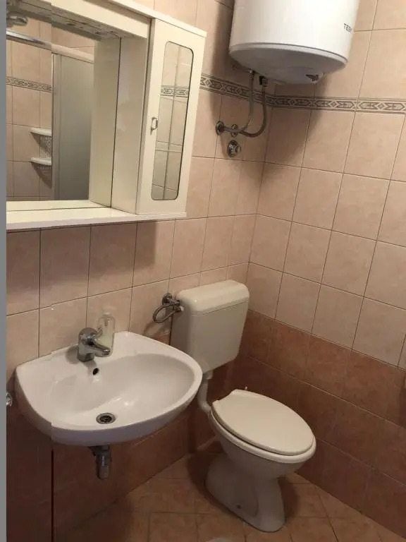 Gorgeous Biserka Apartment near the sea