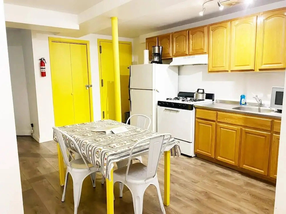 Fun and Simple 1 Bedroom Unit