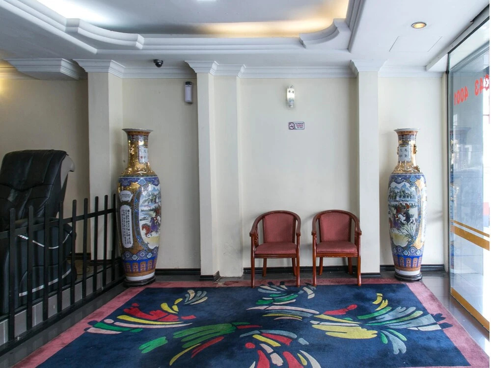 B Hotel