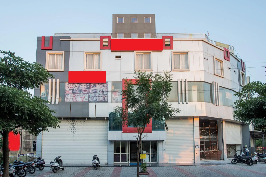 FabHotel Ten Eleven