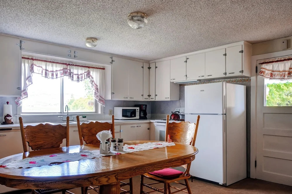Charming Tropic Home by a Farm: Near Bryce Canyon!