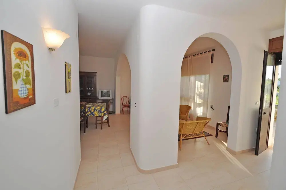 Villa Magnolia 1 Sleeps 8 Close to the sea