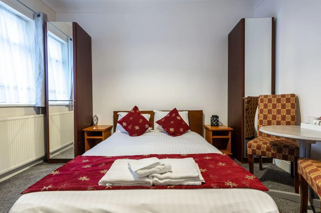 Holmsdale Hotel