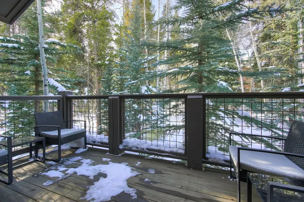 Spacious Upstairs Townhome With Private Garage 2 Bedroom Condo