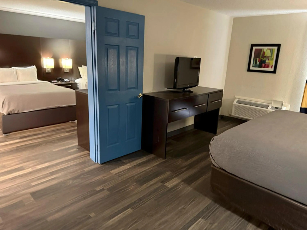 Quality Inn and Suites Livonia