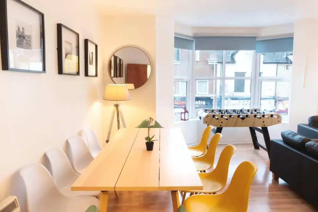 Block of apartments for up to 24 people by centre!