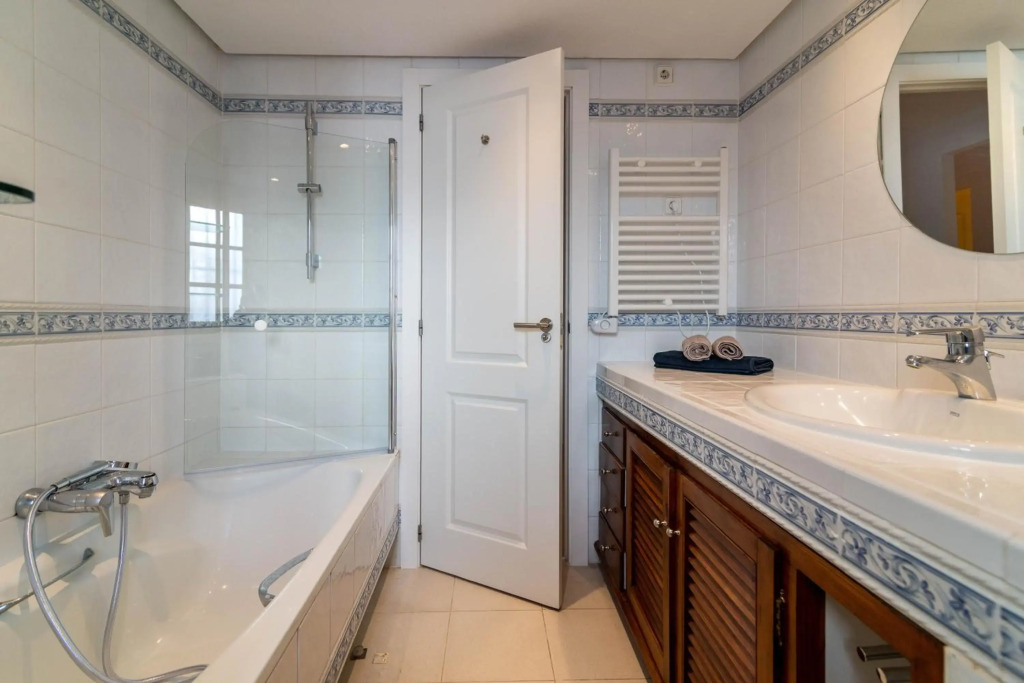 Newly renovated 3 bedroom apt next to Puerto Banús