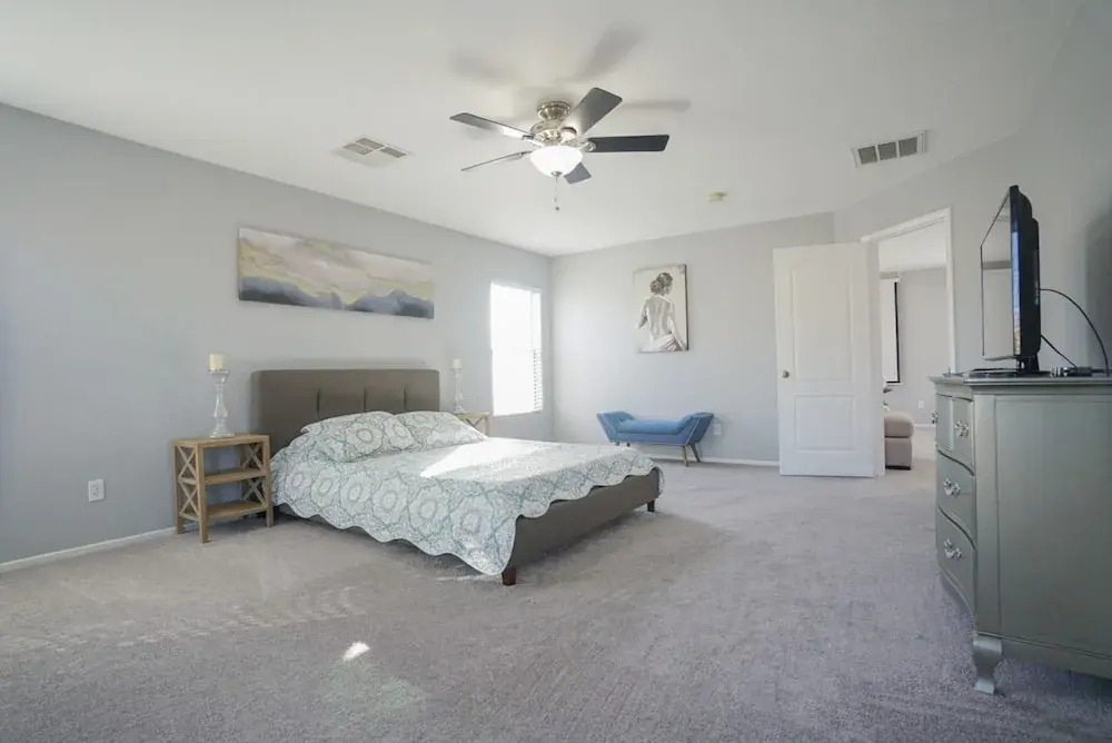 2400SqFt House 6beds 3bath Pool table BBQ
