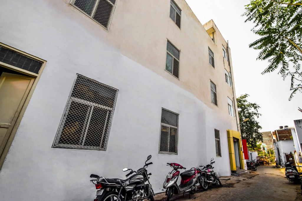 Hotel Blue Sapphire by OYO Rooms