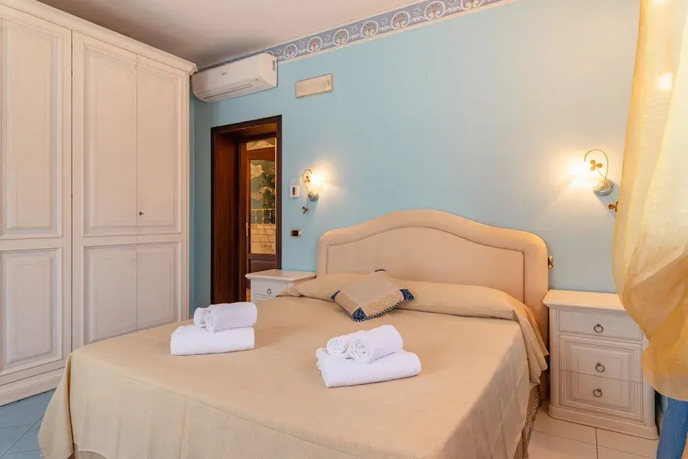 Lucca Francos Villa