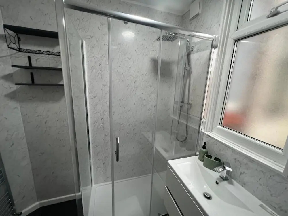 Spacious Home - Sleeps 5 Persons