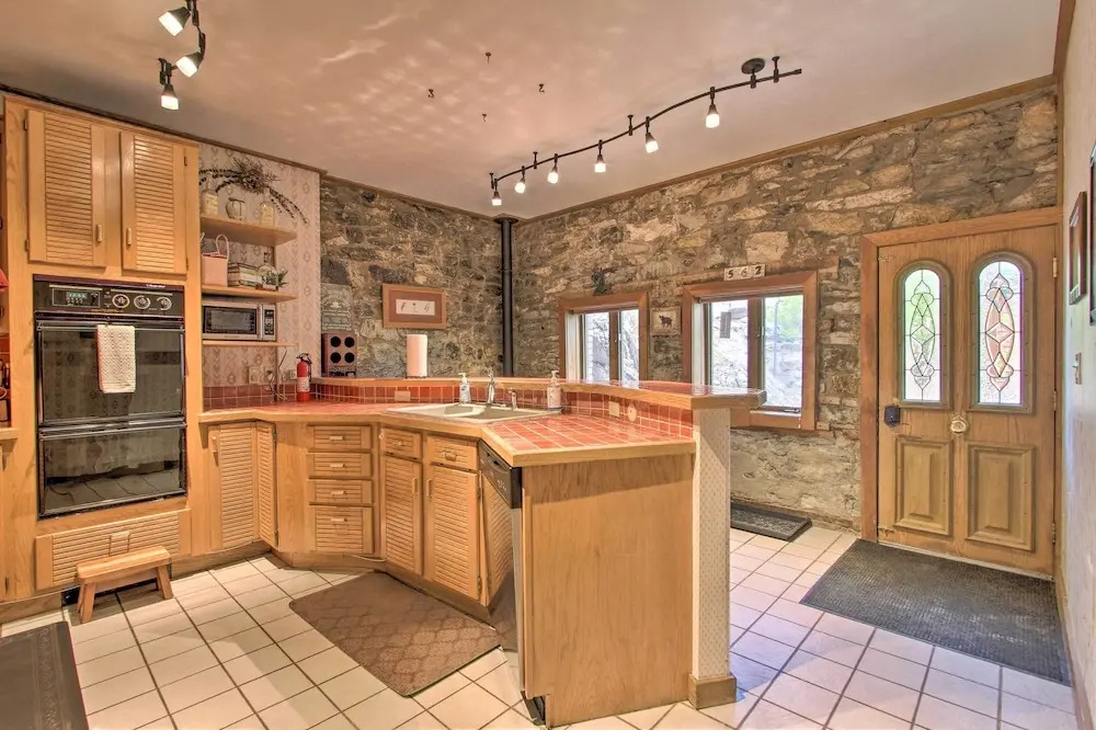 Historic Helena Retreat - Near Dtwn & Mt Helena!